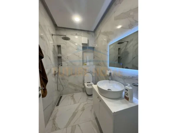 Tirane, jepet me qera apartament 2+1+Ballkon Kati 6, 100 m² 600 € (Unaza e Re)