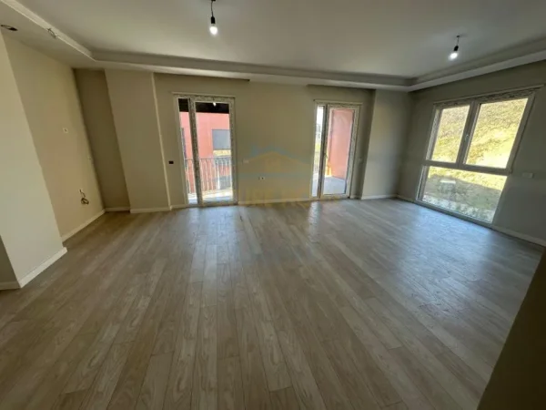 Tirane, shitet apartament 2+1+Ballkon Kati 2, 155 m² 250.000 € (Rose Garden Residence, Teg)