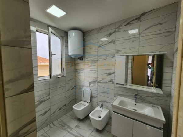 Tirane, jepet me qera apartament 2+1+Ballkon Kati 4, 150 m² 800 € (Sauk)