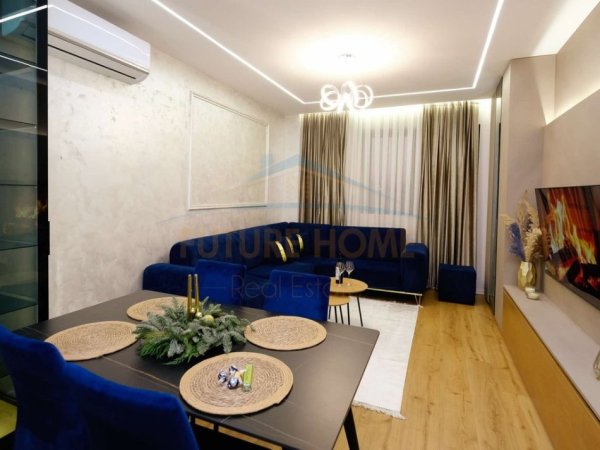 Tirane, jepet me qera apartament 1+1+Ballkon Kati 8, 65 m² 600 € (Rezidenca Future Home)