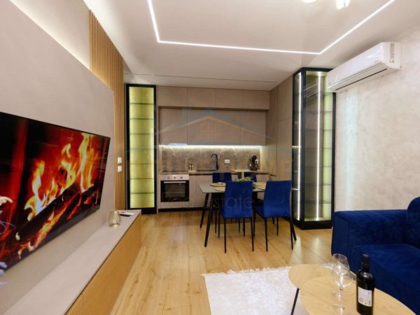 Tirane, jepet me qera apartament 1+1+Ballkon Kati 8, 65 m² 600 € (Rezidenca Future Home)