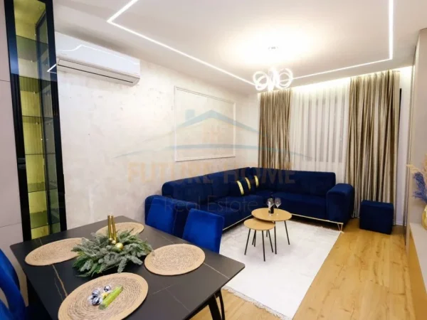 Tirane, jepet me qera apartament 1+1+Ballkon Kati 8, 65 m² 600 € (Rezidenca Future Home)