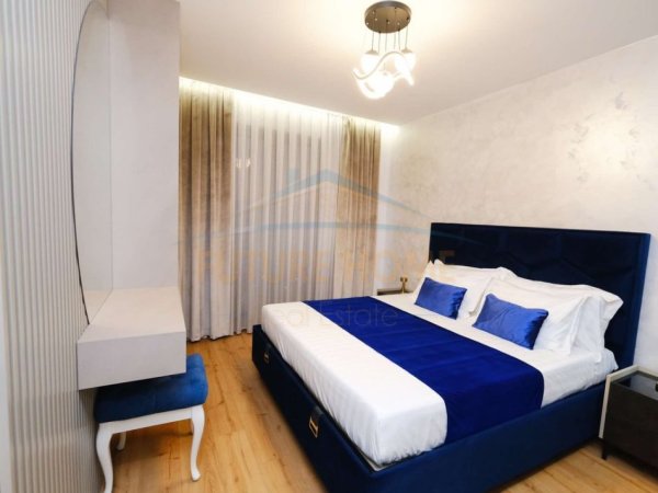 Tirane, jepet me qera apartament 1+1+Ballkon Kati 8, 65 m² 600 € (Rezidenca Future Home)