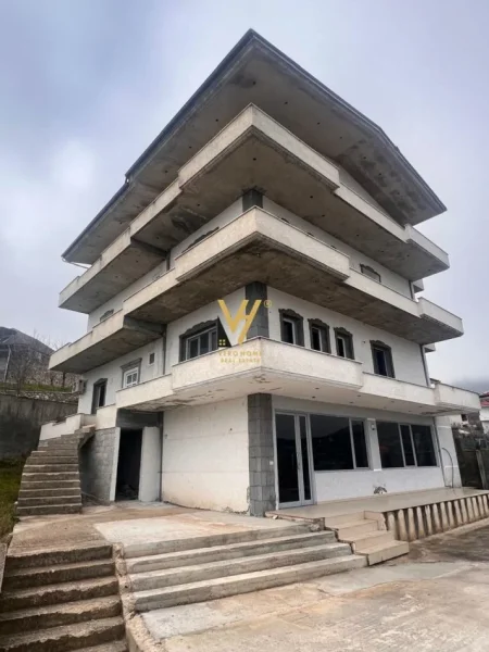 Pogradec, shitet Vile 3 Katshe Kati 0, 575 m² 850.000 € (POGRADEC)