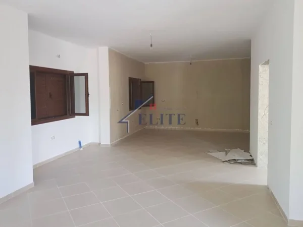 Korce, shitet Vile Kati 2, 346 m² 270.000 € (Korce)