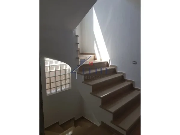 Korce, shitet Vile Kati 2, 346 m² 270.000 € (Korce)