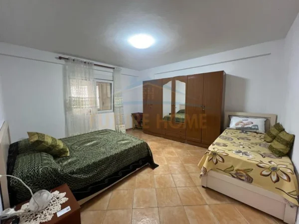 Durres, shitet apartament 1+1+Ballkon Kati 4, 82 m² 95.000 € (Pranë Pallatit te Sportit, Durres)