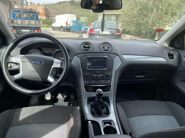 Tirane, shes Ford mondeo Benzin+Gaz, blu e errët manuale Kondicioner 194 km 5.000 €