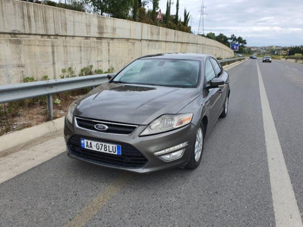 Tirane, shes Ford mondeo Benzin+Gaz, blu e errët manuale Kondicioner 194 km 5.000 €