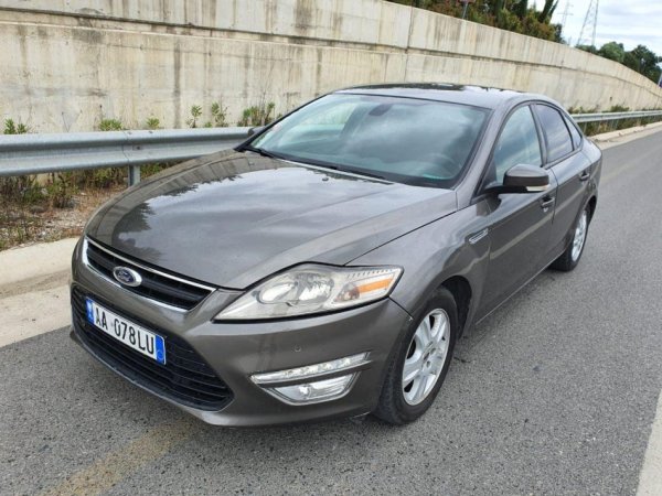 Tirane, shes Ford mondeo Benzin+Gaz, blu e errët manuale Kondicioner 194 km 5.000 €