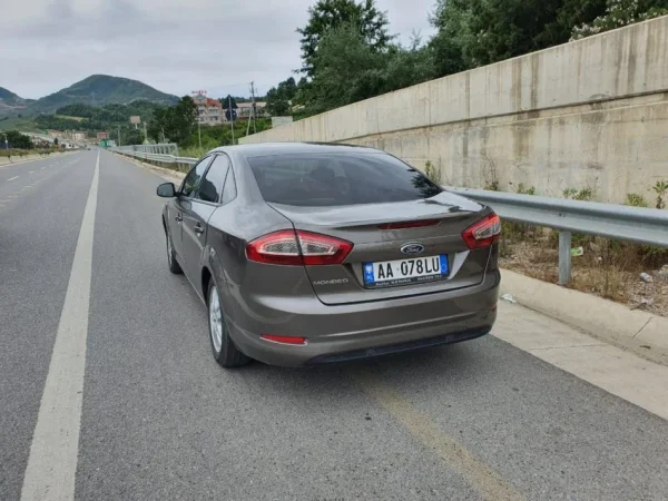 Tirane, shes Ford mondeo Benzin+Gaz, blu e errët manuale Kondicioner 194 km 5.000 €