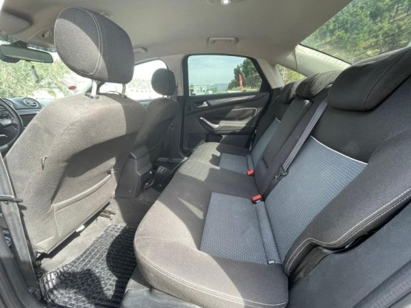 Tirane, shes Ford mondeo Benzin+Gaz, blu e errët manuale Kondicioner 194 km 5.000 €