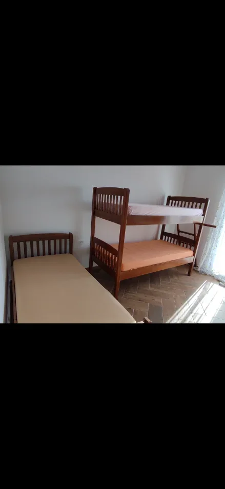 Tirane, shes Krevate