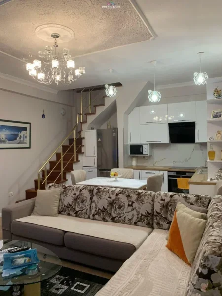 Tirane, jepet me qera Vile 3+1 Kati 2, 120 m² 800 € (selite)