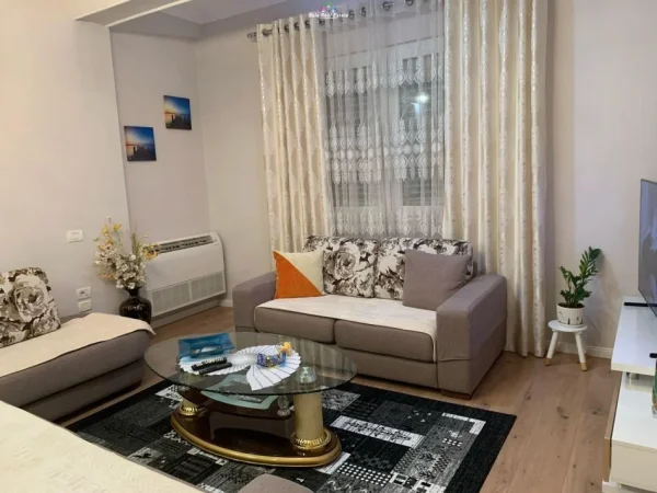 Tirane, jepet me qera Vile 3+1 Kati 2, 120 m² 800 € (selite)