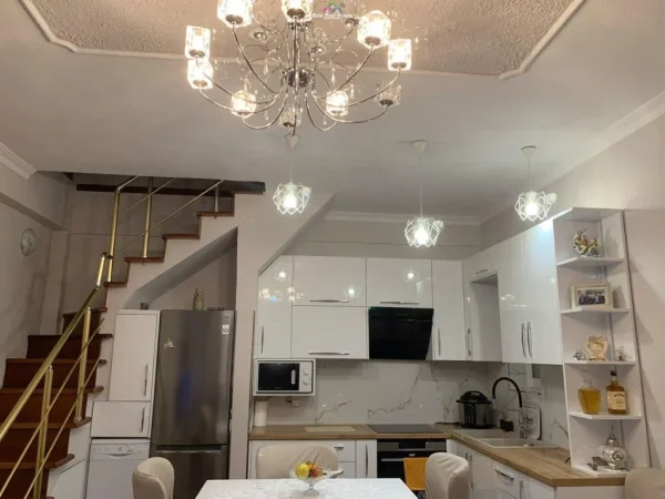 Tirane, jepet me qera Vile 3+1 Kati 2, 120 m² 800 € (selite)