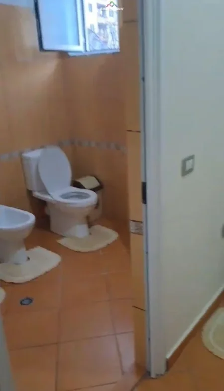 Tirane, jepet me qera Vile 2+1 Kati 2, 130 m² 450 € (astir)