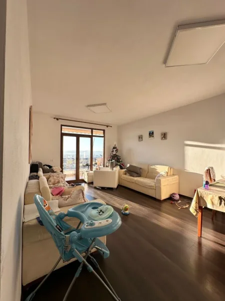 Tirane, jepet me qera apartament 2+1 Kati 3, 110 m² 450 € (Fresk)