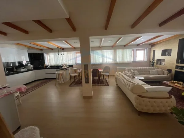 Durres, shitet apartament 3+1+Ballkon Kati 1, 135 m² 300.000 € (Bulevardi Kryesor, Durres)