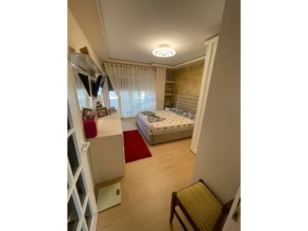 Durres, shitet apartament 3+1+Ballkon Kati 1, 135 m² 300.000 € (Bulevardi Kryesor, Durres)