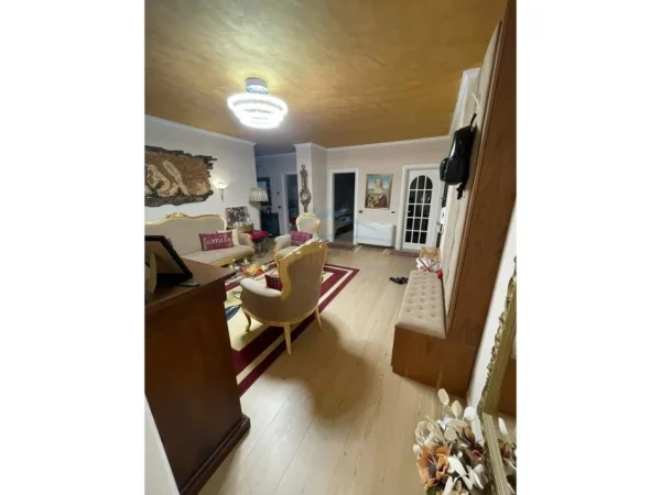 Durres, shitet apartament 3+1+Ballkon Kati 1, 135 m² 300.000 € (Bulevardi Kryesor, Durres)