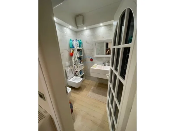 Durres, shitet apartament 3+1+Ballkon Kati 1, 135 m² 300.000 € (Bulevardi Kryesor, Durres)