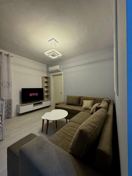 Tirane, jepet me qera apartament 1+1+Ballkon Kati 4, 70 m² 650 € (fusha e aviacionit)