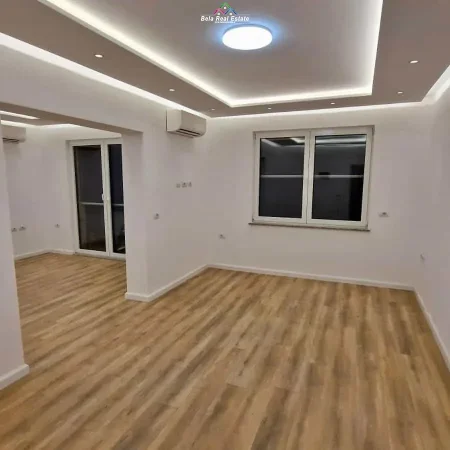 Tirane, jepet me qera zyre Kati 2, 120 m² 900 € (mine peza)