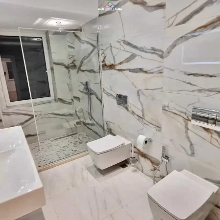 Tirane, jepet me qera zyre Kati 2, 120 m² 900 € (mine peza)
