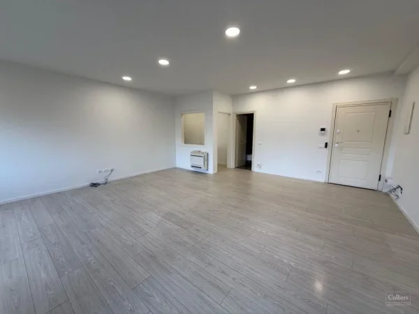 Tirane, jepet me qera zyre Kati 2, 300 m² 2.400 € (komuna e parisit)