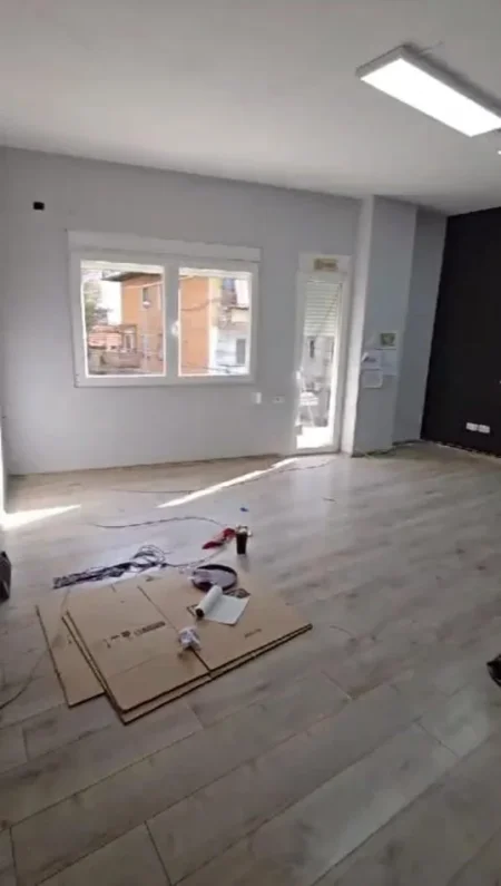 Tirane, jepet me qera zyre Kati 1, 130 m² 1.000 € (myslym shyri)