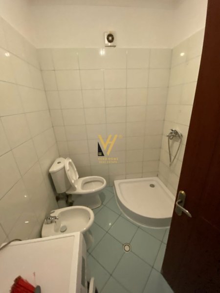 Tirane, jepet me qera apartament 1+1+Ballkon Kati 8, 60 m² 450 € (ASTIR)