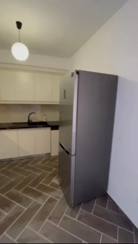 Tirane, jepet me qera apartament 1+1 Kati 8, 91 m² 1.000 € (Myslym Shyri)
