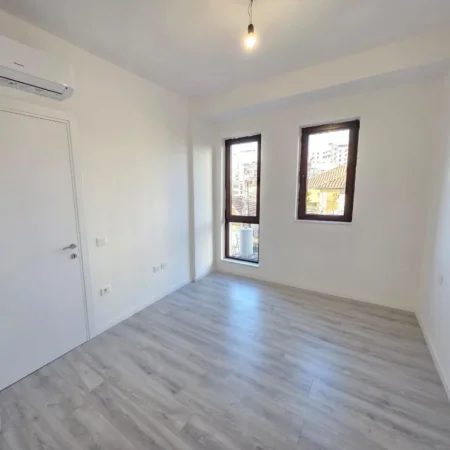 Tirane, jepet me qera ambjent biznesi Kati 1, 58 m² 500 € (MYSLYM SHYRI)