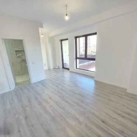 Tirane, jepet me qera ambjent biznesi Kati 1, 58 m² 500 € (MYSLYM SHYRI)
