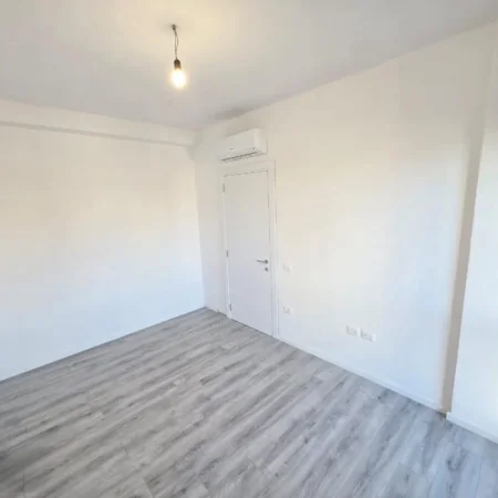Tirane, jepet me qera ambjent biznesi Kati 1, 58 m² 500 € (MYSLYM SHYRI)