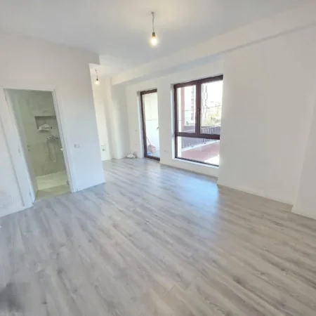 Tirane, jepet me qera ambjent biznesi Kati 1, 58 m² 500 € (MYSLYM SHYRI)