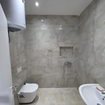 Tirane, jepet me qera ambjent biznesi Kati 1, 58 m² 500 € (MYSLYM SHYRI)