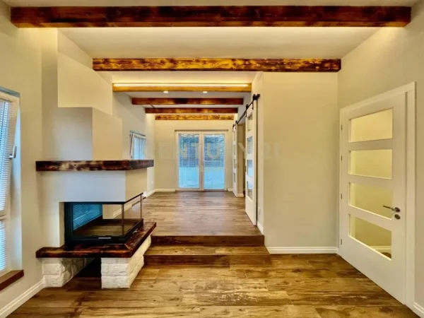 Tirane, shes Vile 3 Katshe Kati 3, 410 m² 1.150.000 € (LIQENI THATË)