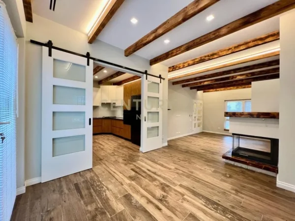 Tirane, shes Vile 3 Katshe Kati 3, 410 m² 1.150.000 € (LIQENI THATË)