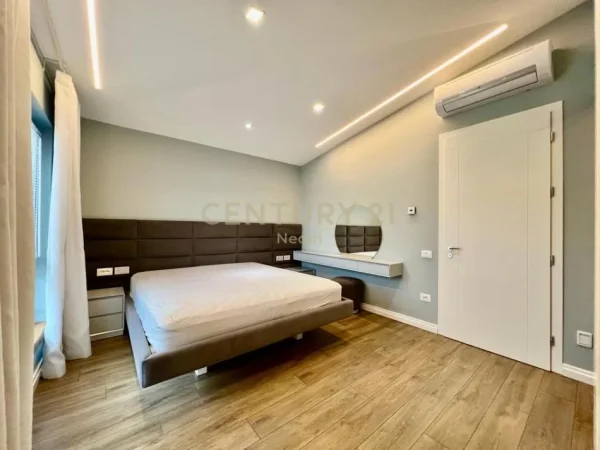 Tirane, shes Vile 3 Katshe Kati 3, 410 m² 1.150.000 € (LIQENI THATË)