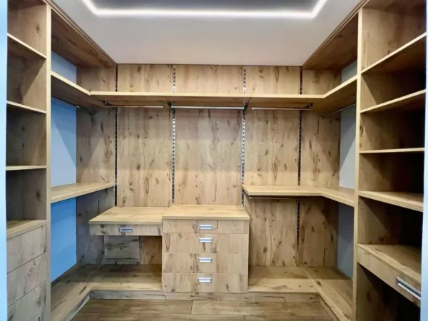 Tirane, shes Vile 3 Katshe Kati 3, 410 m² 1.150.000 € (LIQENI THATË)