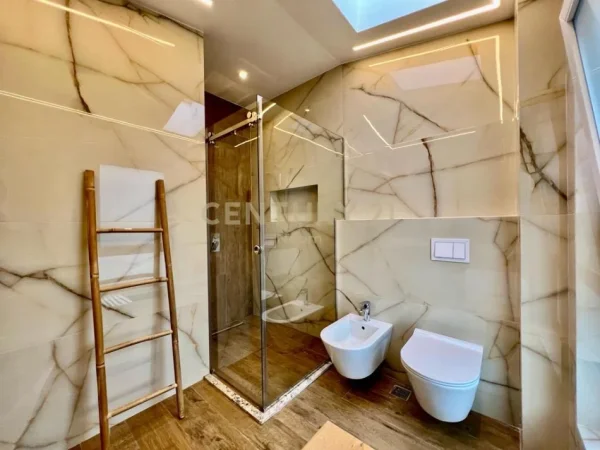 Tirane, shes Vile 3 Katshe Kati 3, 410 m² 1.150.000 € (LIQENI THATË)