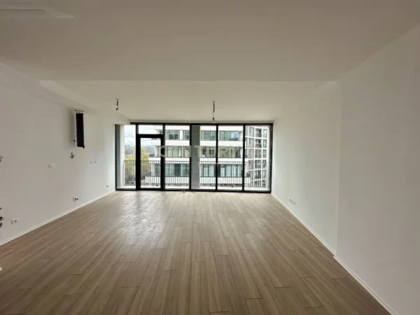 Tirane, jepet me qera ambjent biznesi Kati 3, 123 m² 1.550 € (LAKE VIEW)