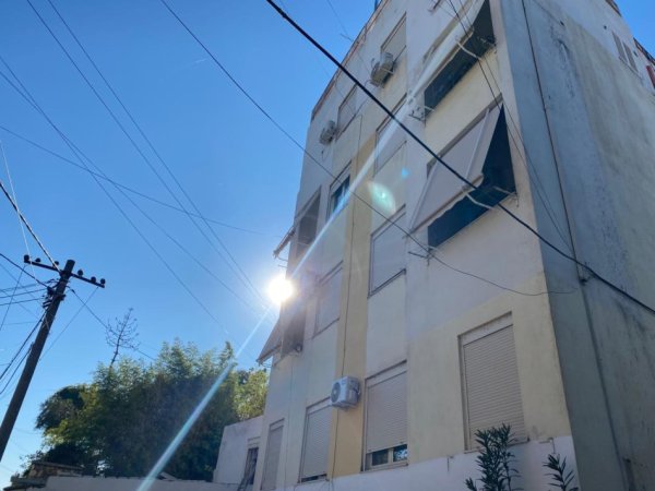 Tirane, shitet apartament 1+1+Ballkon Kati 1, 65 m² 65.000 € (ne rrugen e Kercikeve Babrru Tirane.)