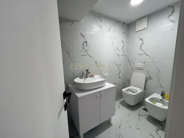 Tirane, shes ambjent biznesi , 93 m² 280.000 € (Yzberisht)
