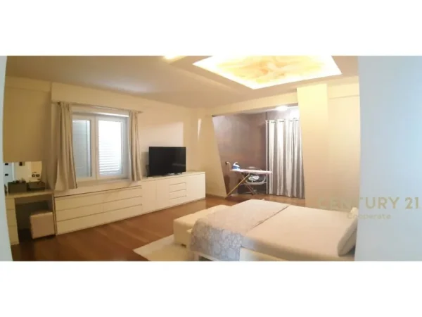 Tirane, shes PENTHOUSE ME PISHINE 3+1 , 330 m² 850.000 € (Stadiumi Dinamo)