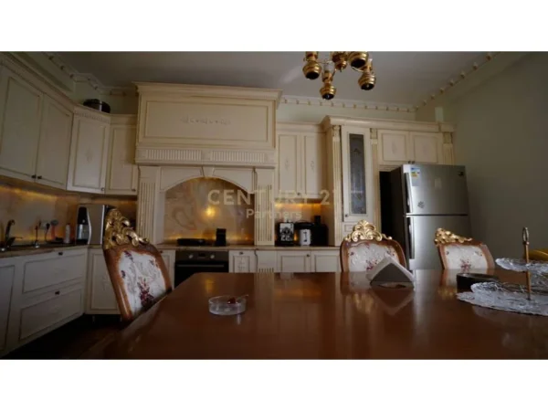Tirane, shes Vile 3 Katshe Kati 4, 1.000 m² 900.000 € (Unaza e Madhe)