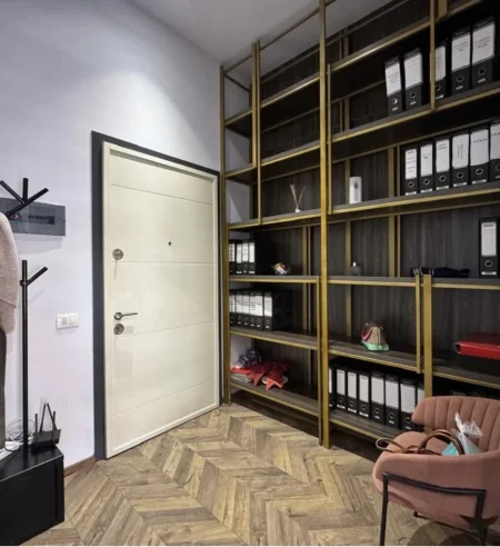 Tirane, jepet me qera ambjent biznesi Kati 7, 55 m² 650 € 