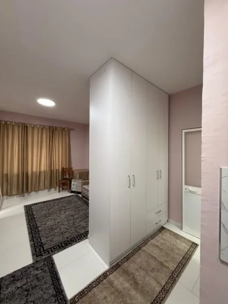 Tirane, jepet me qera garsonier 1+1 Kati 1, 40 m² 300 € (Allias)